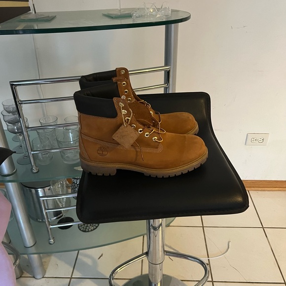 Timbs - Picture 2 of 2